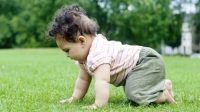 Bayi 1 Tahun Belum Bisa Jalan? Jangan Panik, Ini Cara Menstimulasi Keterlambatan Jalan pada Bayi terbaru